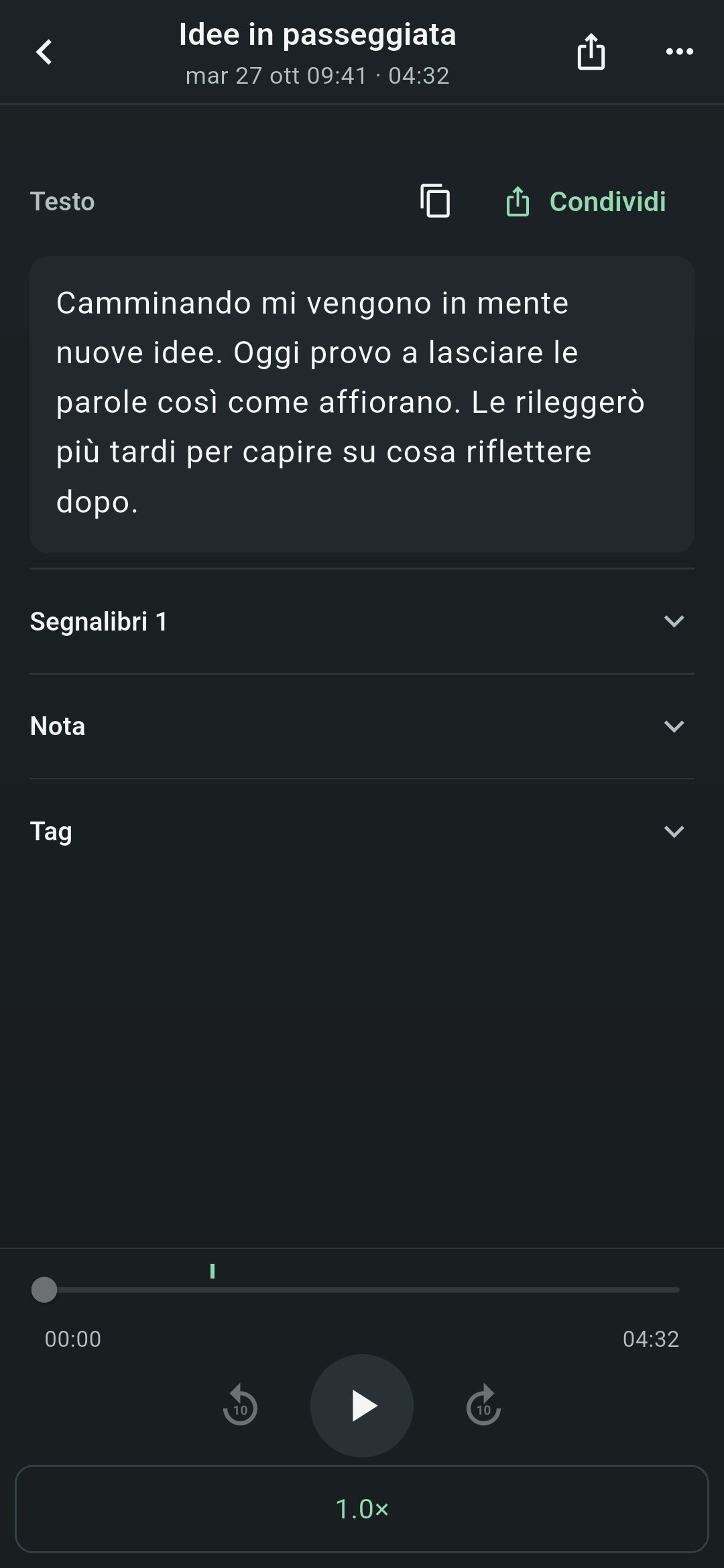 Schermata di dettaglio di una registrazione in Koetoji. Mostra il titolo, il testo, le voci Segnalibri, note e Tag, con barra e pulsante di riproduzione in basso