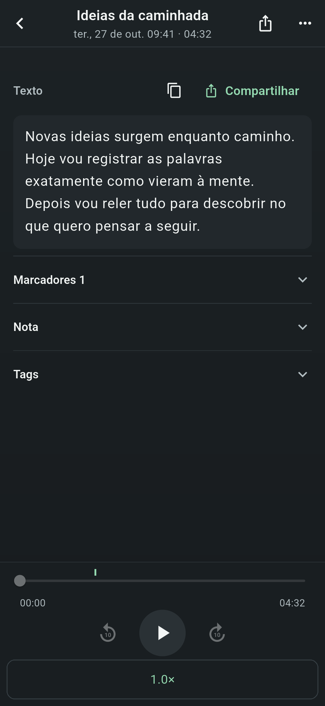Tela de detalhes do registro no Koetoji, com o título "Ideias da caminhada", o texto da transcrição, os itens de marcadores, notas e tags, e a barra e o botão de reprodução na parte inferior