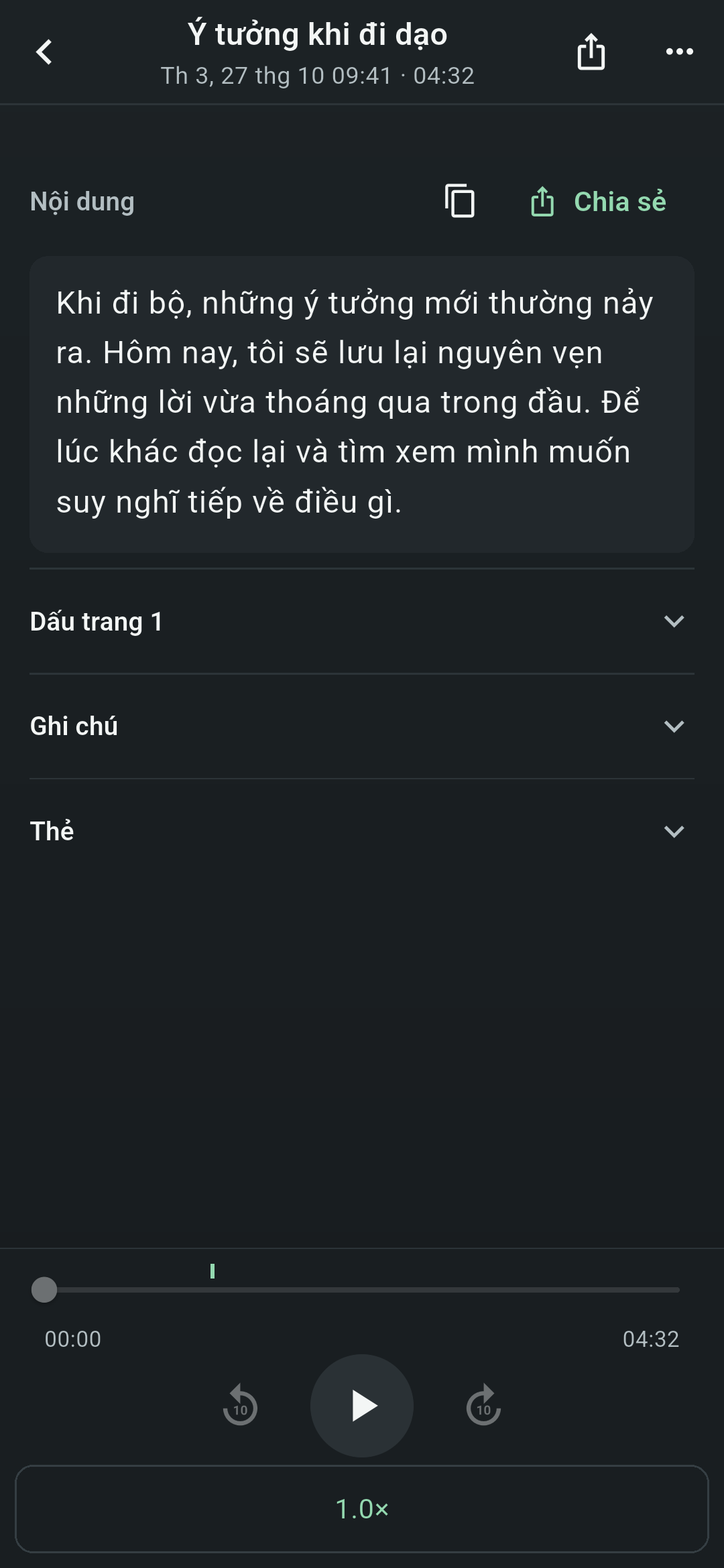 Màn hình chi tiết bản ghi của Koetoji. Có tiêu đề “Ý tưởng khi đi dạo”, nội dung văn bản, các mục dấu trang, ghi chú, thẻ, cùng thanh tiến trình phát và nút phát ở phía dưới